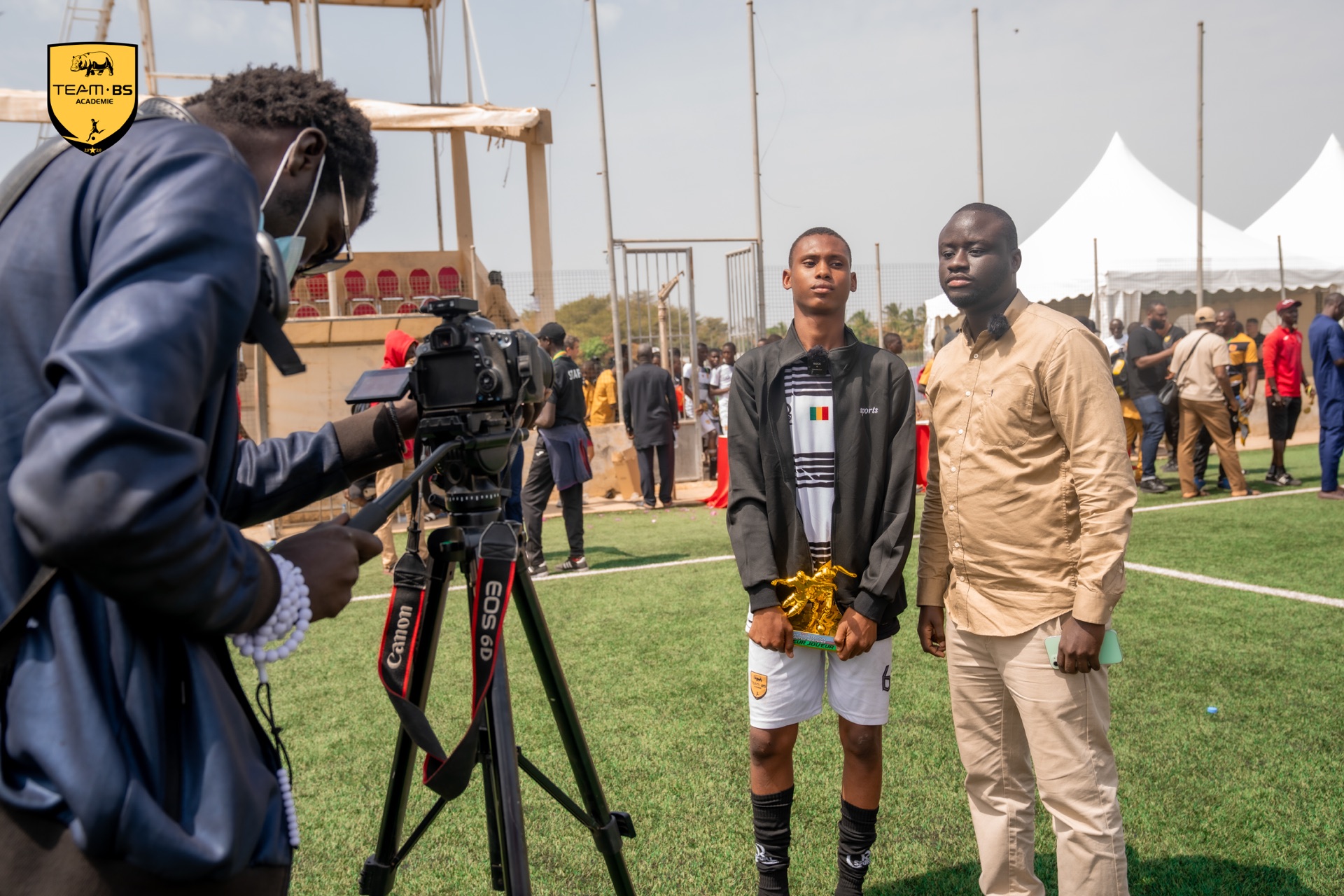 Morel interviewé avec son trophée de meilleur joueur du tournoi