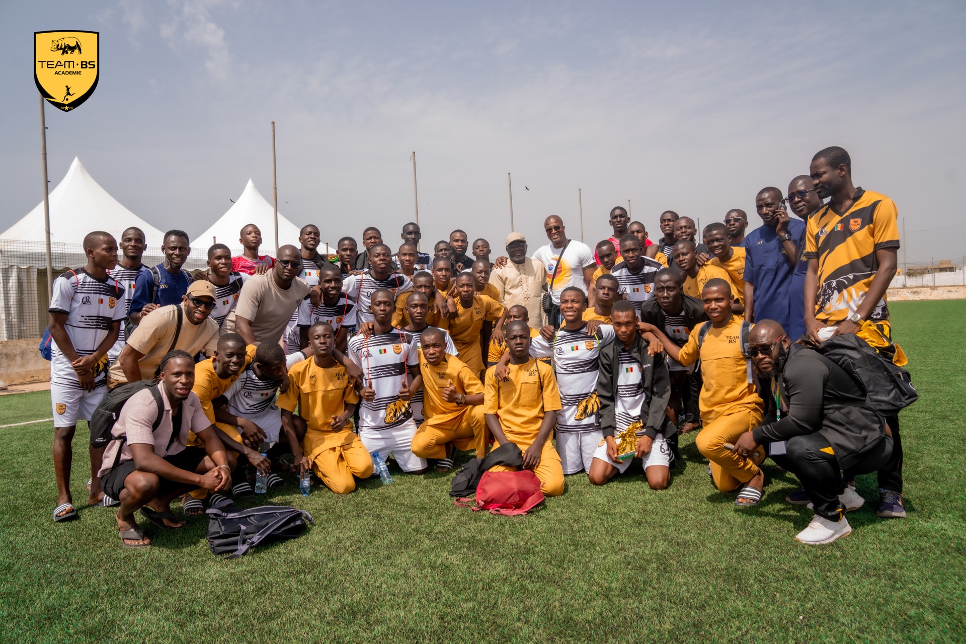 Photo de groupe TEAM BS avec joueurs et encadrement
